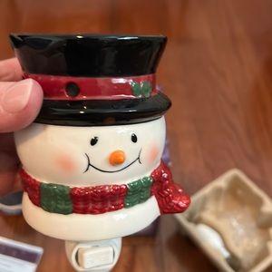 Scentsy snowman plug in warmer.